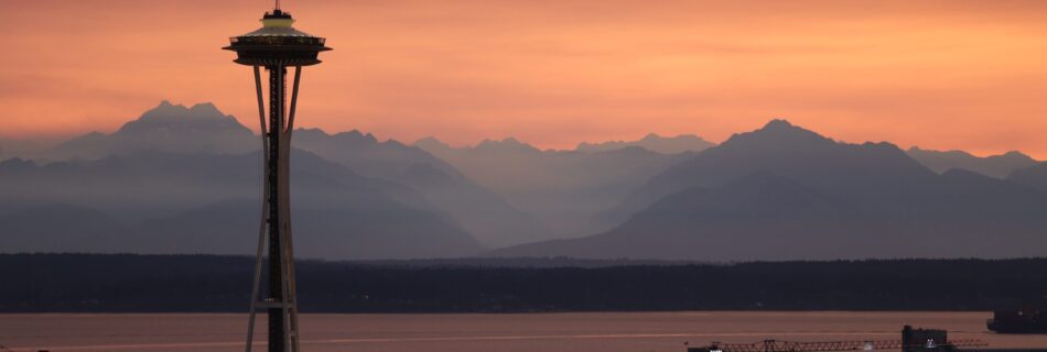 Seattle skyline with mountains in distance